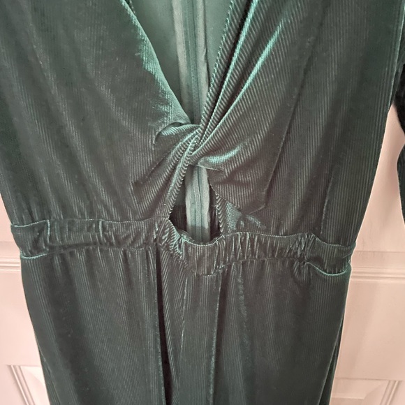 Dark Green keyhole jumpsuit - Picture 2 of 3